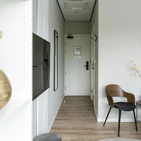 Practical W Private Bathroom Shared Kitchen *